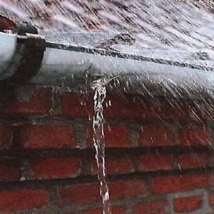 Gut verbunden – Regenrinnen instandsetzen, Wasser clever nutzen